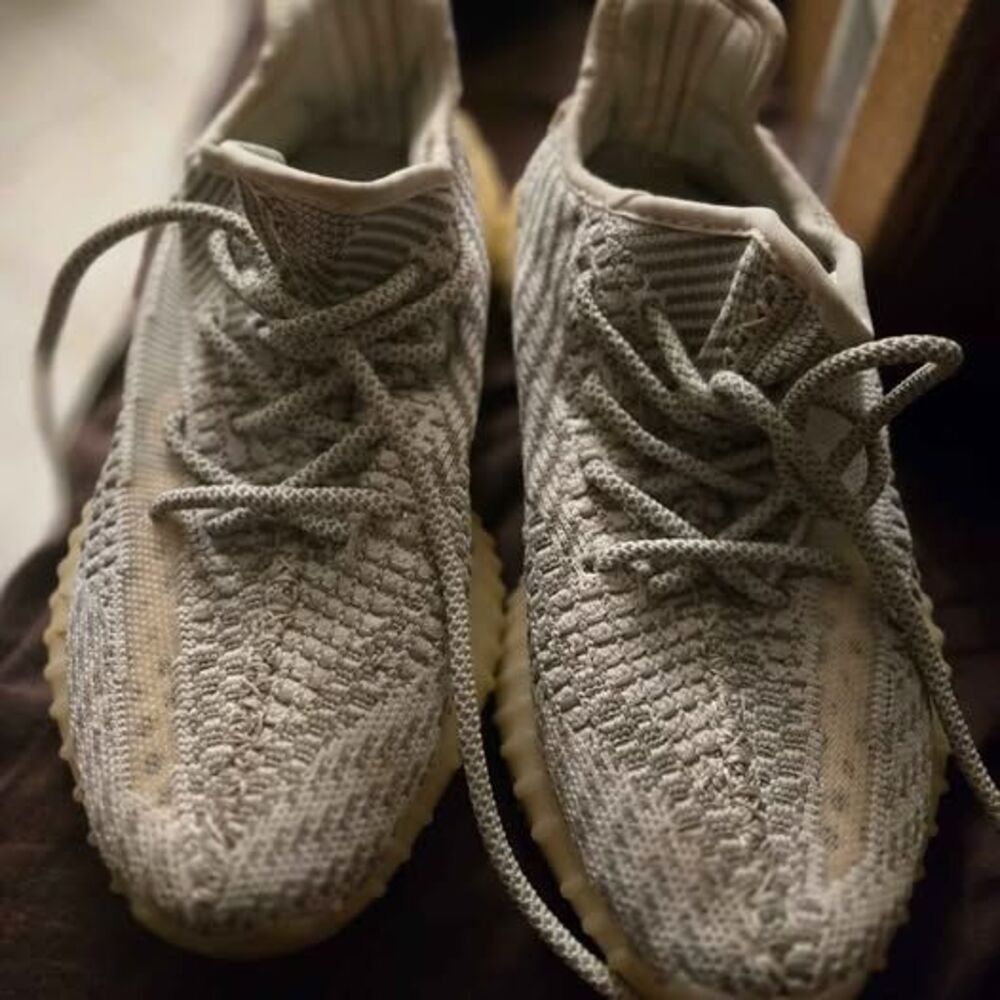 Men's Yeezy Boost shoes, size 6
